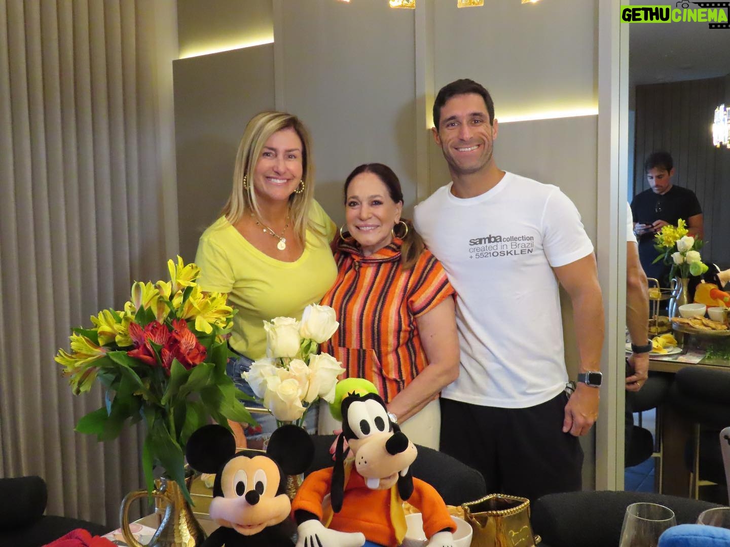 Susana Vieira - 47.9K Likes - Minha maior alegria!!! Comemorar meus 82 anos com muita saude, alegria e ao lado dos meus bens mais preciosos, minha Familia e amigos agregados que fazem os meus dias mais especiais. 🎉 obrigada @patycantoni por registrar os momentos mais lindos @brancorodrigo por proporcionar essa recepcao e tornar esse aniversário mais incrivel @camilabarquete sem palavras pra agradecer essa mesa linda. ❤️❤️❤️