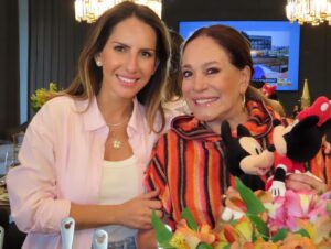 Susana Vieira Instagram - Minha maior alegria!!! Comemorar meus 82 anos com muita saude, alegria e ao lado dos meus bens mais preciosos, minha Familia e amigos agregados que fazem os meus dias mais especiais. 🎉 obrigada @patycantoni  por registrar os momentos mais lindos @brancorodrigo por proporcionar essa recepcao e tornar esse aniversário mais incrivel @camilabarquete sem palavras pra agradecer essa mesa linda. ❤️❤️❤️