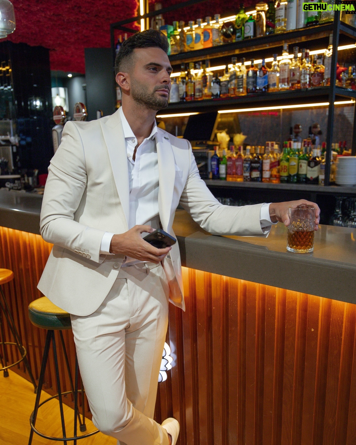 Suso Álvarez - 23.3K Likes - Para los trajes me gusta la perfección, y gracias a mi amigo @david_sotoca la he encontrado.
Todo sus trajes son personalizados y a medida.
Estoy impaciente de contar todos los proyectos que vienen de camino, solo deciros que este grandísimo proyecto acaba de comenzar.
@donfelix_moda 👔
@deliart.x 📸
@uniquecoffeedrink