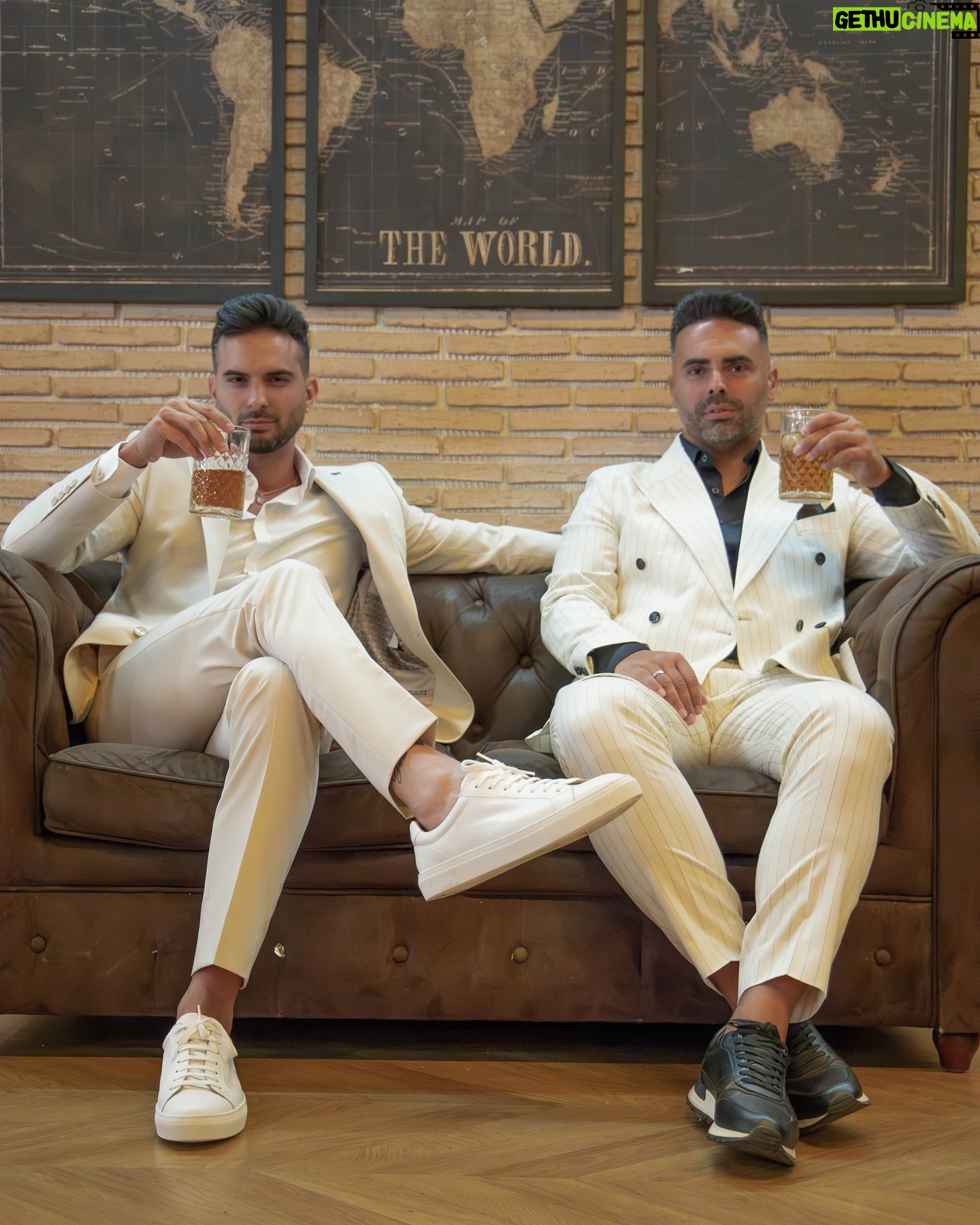Suso Álvarez - 23.3K Likes - Para los trajes me gusta la perfección, y gracias a mi amigo @david_sotoca la he encontrado.
Todo sus trajes son personalizados y a medida.
Estoy impaciente de contar todos los proyectos que vienen de camino, solo deciros que este grandísimo proyecto acaba de comenzar.
@donfelix_moda 👔
@deliart.x 📸
@uniquecoffeedrink