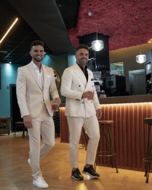 Suso Álvarez Instagram - Para los trajes me gusta la perfección, y gracias a mi amigo @david_sotoca la he encontrado.
Todo sus trajes son personalizados y a medida. 
Estoy impaciente de contar todos los proyectos que vienen de camino, solo deciros que este grandísimo proyecto acaba de comenzar.

@donfelix_moda 👔
@deliart.x 📸
@uniquecoffeedrink