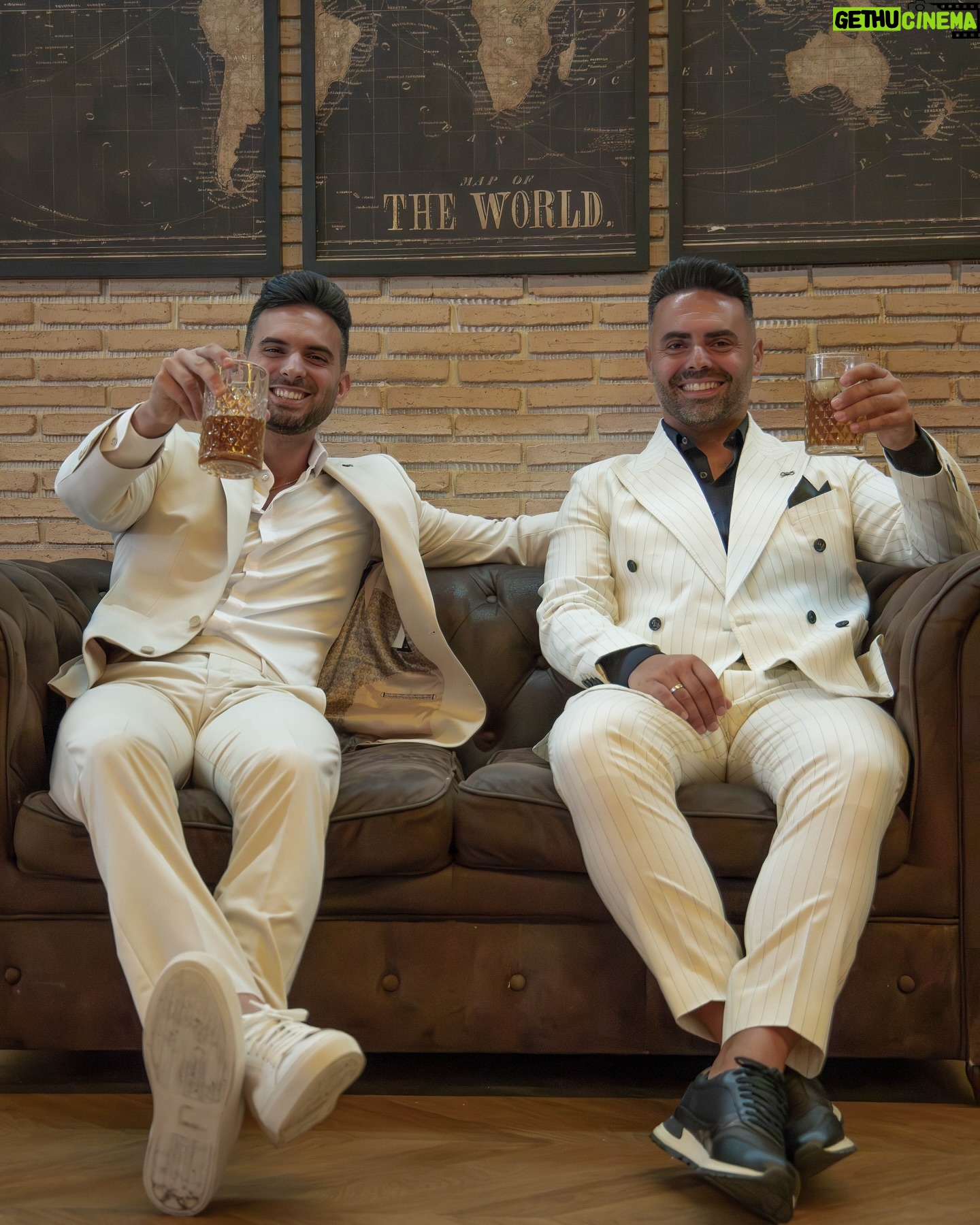 Suso Álvarez - 23.3K Likes - Para los trajes me gusta la perfección, y gracias a mi amigo @david_sotoca la he encontrado.
Todo sus trajes son personalizados y a medida.
Estoy impaciente de contar todos los proyectos que vienen de camino, solo deciros que este grandísimo proyecto acaba de comenzar.
@donfelix_moda 👔
@deliart.x 📸
@uniquecoffeedrink