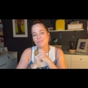 Suzette Bacó Instagram - El conocimiento te da la oportunidad de tomar mejores desiciones para ti y para nuestro planeta. 

Por eso te recomiendo que veas “Eres lo que Comes” en Netflix…te hará despertar…😉 

No deseo convencerte de nada que no quieras, tus desiciones son tuyas y se respetan, solo para que al menos estés consciente de lo que pasa en nuestro planeta.🌎

#conciencia 
#planeta 
#vegetarian 
#vegan 
#plantbased 
#salud 
#noalmaltratoanimal