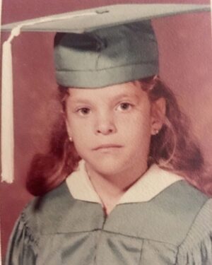 Suzette Bacó Instagram - TBT….mi graduación de kinder….

Porque graduarse de kinder es un asunto serio 😂😂😂😂