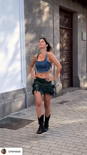Suzette Bacó Instagram - Viejjjjjneeeee…la cuelpa lo sabe!!!🤣

 Nota:
Así camino yo…sin esa cuelpa, 😬 pero con una actitud cab*!$*!£€/) 😂😂😂

¡Buen fin de semana! 😊

#seguridad
#amorpropio❤ 
#caminobailando 
#amolamúsica 
#paratodomúsica