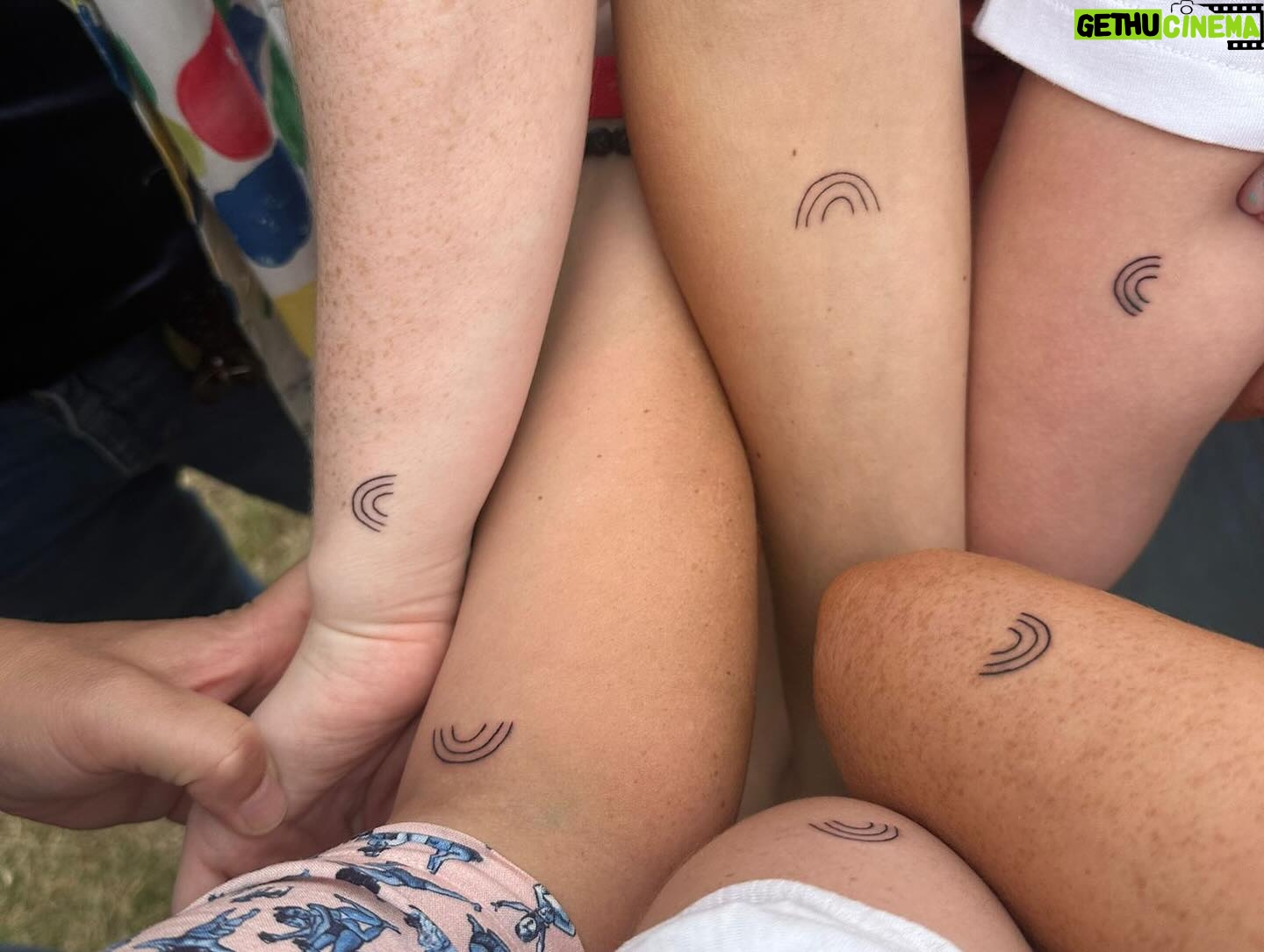 Suzi Ruffell - 4.1K Likes - A wonderful time at Brighton Pride with my best girls.
Yes we did get matching rainbow tattoos.
🌈