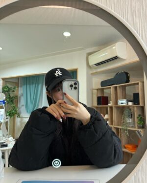 Suzuka Ishikawa Instagram - ディズニー行った日🧸
・
・
・
先日 @haku_whitening 恵比寿店さんに、
ホワイトニングで伺いました！
完全個室のプライベート空間で、
人目を気にせず通えるから嬉しいです~🎀

#PR #ホワイトニング