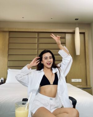 Swastima Khadka Instagram - While getting ready ✌️
@tsarmoire