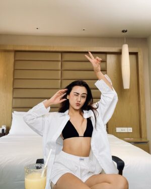 Swastima Khadka Instagram - While getting ready ✌️
@tsarmoire