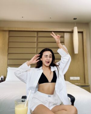 Swastima Khadka Instagram - While getting ready ✌️
@tsarmoire
