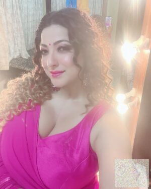 Sweety Chhabra Instagram - Good morning dosto ❤️#readytorock #sareelove #musicvideo #blessed #comingsoon #rain