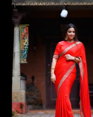 Swetha Changappa Instagram - Red Hawt❤️🧿🙈
ಸೀರೆ ನನ್ನ fav ❤️ 
 And red is the best colour which will enhance indian Beauty. N I'm loving this combination 🧿❤️
What say😍

Make-up:- @keerthiram28 ❤️
Video courtesy is always my favourite @keerthiram28❤️

Outfit and jewellery:- @anjali_raj_designerstudio This was a very beautiful outfit.loved it. Loved the entire look😍 thank u Anjali Raj❤️

Hairstyle:- @hairstyle_by_shashi
Photography: @thenameis__mrk