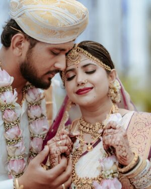 Swetha Khelge Instagram - 10.05.2024🧿❤️

From unknowns to friends, 
To best-friends, 
To girlfriend-boyfriend, 
And now finally husband & wife.
We have come a long way.🥰🧿

8 years of togetherness and a lifetime to go.✨❤️

Saree @ A.S Babu shah
Blouse @l_b_prakash_designers 
Makeup @glitterglowbynandini 
Hair @ramya_hairstylist 
Clicked by @mohan_ankith_photography 
Jewellery @srinivasajewellers @sriganeshjewellers 

#swethakhelge #shwefoundhermadmister #mswedding #weddingbells #weddingphotography #southindianweddings #southindianbride #kannadathi #weddingjewellery #templejewellery #weddingday #weddingdresses #couplegoals #together #togetherforever #love #gratitude #blessed
