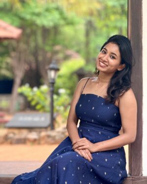 Swetha Venugopal Instagram - Golden hour and good photos🤝

in love with this outfit from  @sindira_by_swethaindiran 💙

PC @vaibhav_murugesan