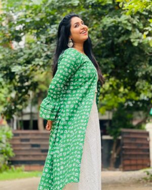 Syamantha Kiran Instagram - Vibing in green! Lovely outfit designed and stitched by @stitch_vyshnavee_sarath 
Hairdo @pavii_aju 
PC @udhayakumar_u_k