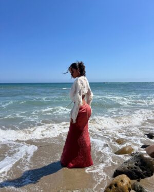 Sydney Martin Instagram - siren summer🤍🌊 @giorgioarmani @armanibeauty 
outfit @prettylittlething 💕

#GiorgioArmaniMare #Armanimakeup #SohoHouseMalibu 
#luxurylifestyle #beautyevent #californiavibes #curlyhairstyles #goodbyesummer