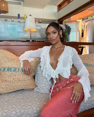 Sydney Martin Instagram - siren summer🤍🌊 @giorgioarmani @armanibeauty 
outfit @prettylittlething 💕

#GiorgioArmaniMare #Armanimakeup #SohoHouseMalibu 
#luxurylifestyle #beautyevent #californiavibes #curlyhairstyles #goodbyesummer