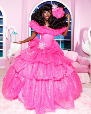 Symone Instagram - Barbie’s house for Christmas anyone? 💁🏾‍♀️💖✨
Thank you @vijatm for this STUNNING dream house and to everyone who helped make this happen! 🙏🏾🙌🏾 Merry happy holidays everyone!
📸: @bonnienichoalds 
👗: @howiebofficial 
💄: @rylie4ever 
💇🏾‍♀️: @thegigigoode