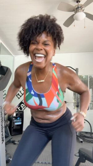 Tabitha Brown Instagram - Sending HAPPY SUNDAY VIBES to EVERYONE and reminding you that YOU ARE ENOUGH!!! I❤️YOU!!! Move your body today!! #happySunday #movement #dance #selflove