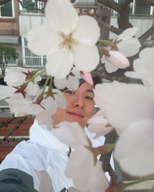 Tae-joo Na Instagram - 행복한 일요일🔥
벚꽃과 함께하세요🌸🌸🌸🌸🌸
#러닝 #아침 #벚꽃 #노한강뷰 #인생열차