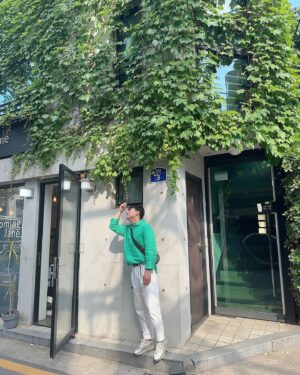 Tae-joo Na Instagram - 서울나들이☘️
#서울 #서촌 #나들이 #용됐구나 #조카