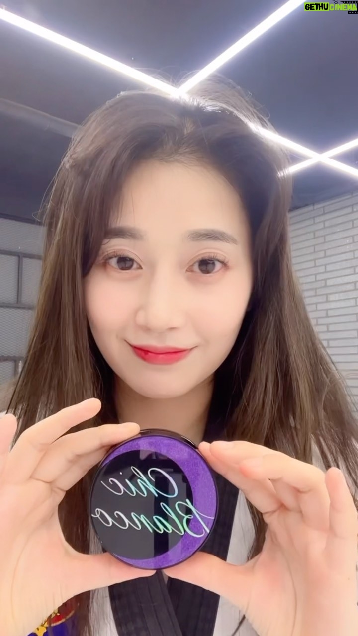 Taemi - 8.1K Likes - 요새 자주 쓰는 c밤 팩트 쿠션💕
운동하면서 땀 흘려도 빛나는 피부! 무너짐 없는 피부!
수분감과 광이 어마어마 합니다👍🤩
여러분도 c밤 팩트 써보세요!!! @chicblanco_official 추천합니당😁
#시크블랑코
#CHICBLANCO #밤팩트
#광채팩트 #승무원팩트