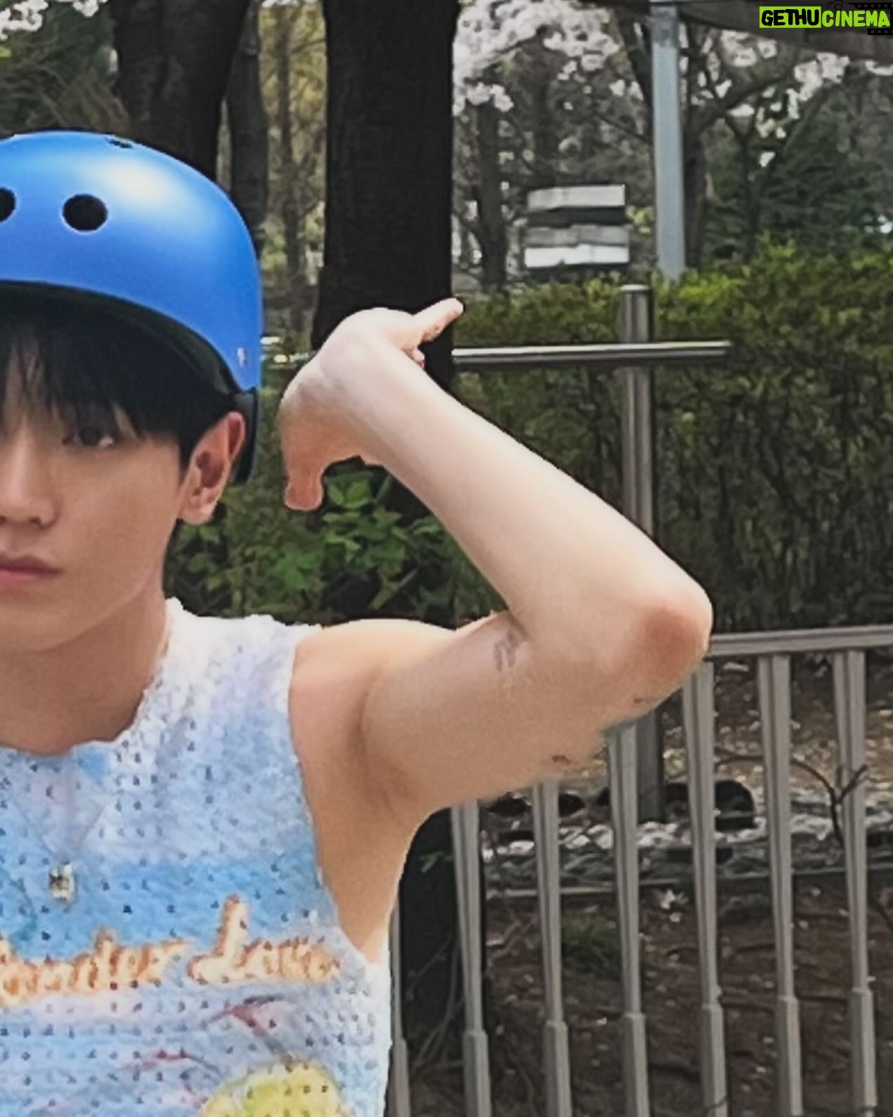 Taeyong - 1.5 Million Likes - 🛴👷💚