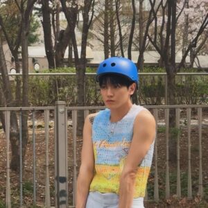 Taeyong Instagram - 🛴👷💚