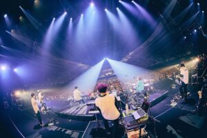 Takayuki Ogawa Instagram - 冬フェス開幕
今年は全箇所sumika [roof session]として出演させていただきます

その日しか出せない力を出し切る
その日しか歌えない歌を歌い切る

魂込めて、文字通り命をかけてステージに立っています

お手柔らかにとは言いません
届けに行きます

撮影:後藤壮太郎