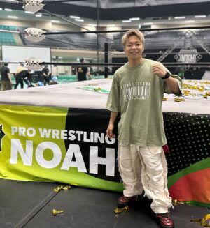 Takeru Segawa Instagram - 今日はNOAH日本武道館のゲスト解説🎤
久々の日本武道館でパワーもらいました🔥
今日も武藤さんと🤘
見てくれた皆様ありがとうございました！！