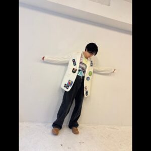 Takuya Kusakawa Instagram - みーんな、宇宙人。
舞台挨拶でございました👽

みーんな、ありがとうございました
みーんな、届きますように🖤🩷

#NYLONJAPAN #モジャ #PR