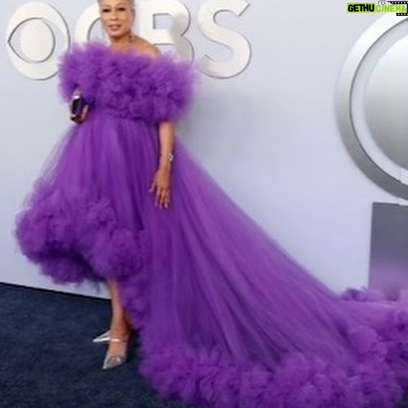 Tamara Tunie - 3.4K Likes - I MAY BE a few days late and several dollars short, BUT MY GLAMSQUAD!!! Can you say “DAAAAYYYAAAAMNNNN”!!
Thank you SO MUCH.
Wardrobe stylist:@la.marco CustomGown:@rrfashionista Make-up:@facebysandradene
#tonyawards #beenthatgirlSTILLTHATGIRL