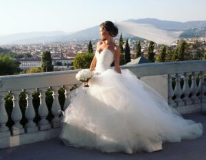 Tammin Sursok Instagram - I forgot our wedding anniversary yesterday! That is real life, friends 🤣13 years together. 

We got married in Florence, Italy, on the hottest day of the year 🥵 I almost passed out in @verawang, you shed a tear while I walked down the aisle and we danced to George Michael and the Spice Girls with 30 of our closest friends and family until 4am- it was the best day of my life (as well as the birth of our babies but in a different way 😜) 

 I said to someone recently, when you spend so much time with a partner you create so many memories together and without that person in your life, where do those memories go? 

There is work in having a healthy marriage, no one tells you that in the movies. When you marry someone, you marry each other’s triggers, traumas, anxieties, and you have to look at yourself in the mirror and choose to love and fight for each other every day. Sean, I’d still choose you, every day, on every planet, in every lifetime. 

Thank you for being my partner in crime, for ALWAYS having my back and for being my soft place to fall. For making me laugh when I need it most and for being my biggest fan. 

Here’s to 13 years and another 50 years  to go 🥰 #italianwedding #italy #wedding #verawang