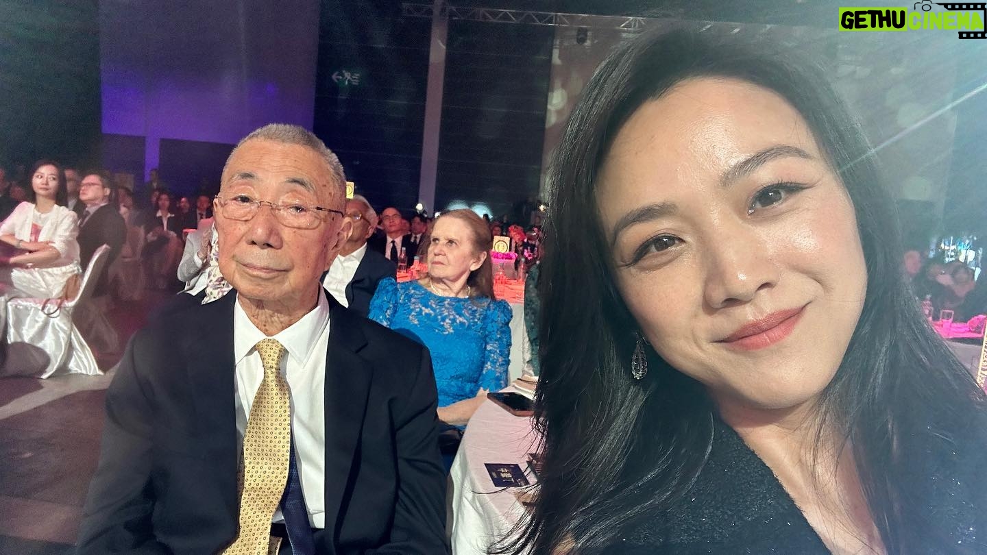 Tang Wei - 14.5K Likes - 这么一个夜晚,百感交集!真正伟大的科学家、探险家、慈善家,还有我们光彩夺目的青霞姐,这辈子第一回追星啊😆