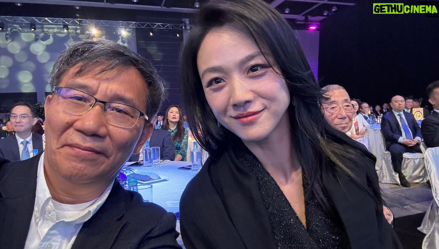 Tang Wei - 14.5K Likes - 这么一个夜晚,百感交集!真正伟大的科学家、探险家、慈善家,还有我们光彩夺目的青霞姐,这辈子第一回追星啊😆