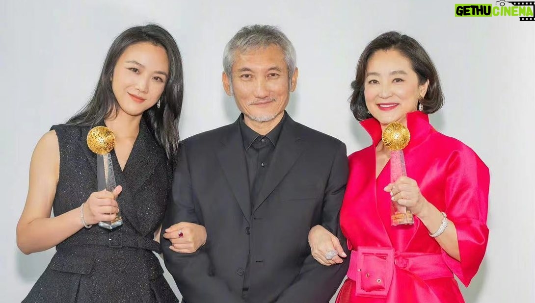 Tang Wei - 14.5K Likes - 这么一个夜晚,百感交集!真正伟大的科学家、探险家、慈善家,还有我们光彩夺目的青霞姐,这辈子第一回追星啊😆