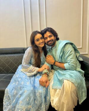 Tanya Sharma Instagram - Rakshabandhan celebration with my always 🥰 people love all of you 😘
thankyou for looking after me and I promise to irritate all of you Humesha forever 😙😌 
P.s - bahut kamaaayiiii hui hai bhaisahab 🥹😂 
.
Wearing - @shopmulmul 
[rakshabandhan , festival , siblings , brother sister bond , Indian happy Rakhi ]