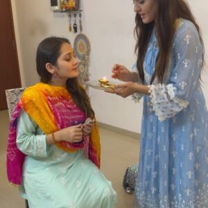 Tanya Sharma Instagram - Rakshabandhan celebration with my always 🥰 people love all of you 😘
thankyou for looking after me and I promise to irritate all of you Humesha forever 😙😌 
P.s - bahut kamaaayiiii hui hai bhaisahab 🥹😂 
.
Wearing - @shopmulmul 
[rakshabandhan , festival , siblings , brother sister bond , Indian happy Rakhi ]