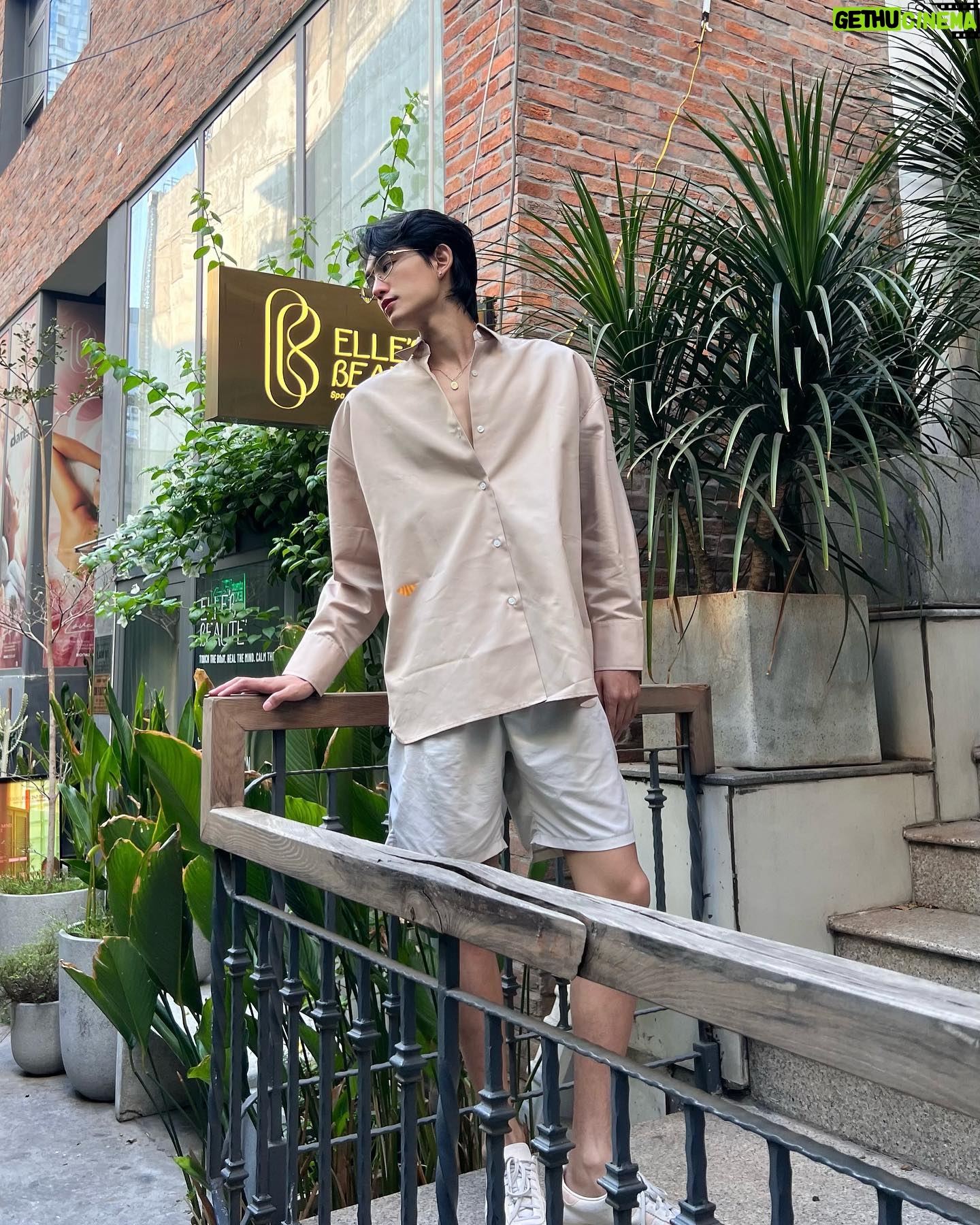 Tar Tinnaphat Leelaphiphatkul - 8.5K Likes - ฉันมาเวียดนามครั้งแรก ถ่ายรูปเหมือนอยู่กรุงเทพ day 1