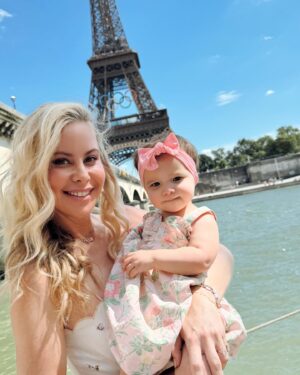 Tara Lipinski Instagram - Gigi in Paris Day 1 🇫🇷 

#coreolympics #babyabroad #motherhood #babygirl🎀