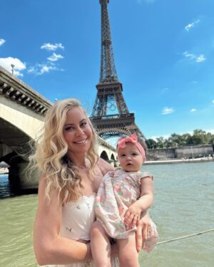 Tara Lipinski Instagram - Gigi in Paris Day 1 🇫🇷 

#coreolympics #babyabroad #motherhood #babygirl🎀