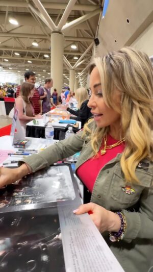 Tara Strong Instagram - #Harleyquinn does NOT care about being #demure #voiceactor #cartoon #voice ❤️🖤❤️🖤