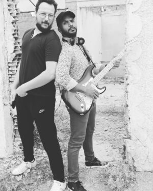 Tarik Bouarrara Instagram - que la guitare électronique déchire le silence