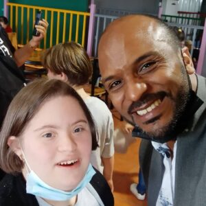 Tarik Bouarrara Instagram - Donnez le sourire aux enfants c'est le plaisir pure