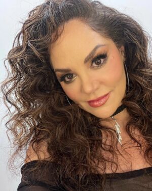 Tatiana Instagram - Disfrutando ser yo misma... ¿cómo inician la semana? 💫