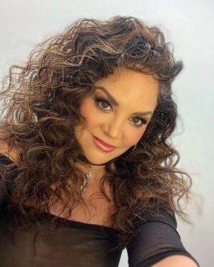Tatiana Instagram - Disfrutando ser yo misma... ¿cómo inician la semana? 💫