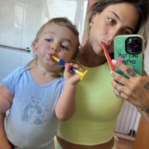 Tatiana Dias Instagram - oct 23 ⌛️ 

e o vento vai dizer,
lento 
o que virá 
🦋