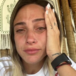 Tatiana Dias Instagram - oct 23 ⌛️ 

e o vento vai dizer,
lento 
o que virá 
🦋