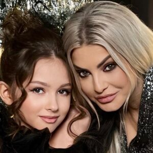 Tatiana Larina Instagram - ✨Сегодня я хочу поговорить о том, что вдохновляет меня перед фотосъемками.

📝Перед каждой съемками я вижу перед собой большой лист бумаги. На этом листе я рисую свои мечты, свои цели и все, что меня вдохновляет. Это могут быть красивые пейзажи, известные модели, и даже обычные предметы, которые вызывают во мне эмоции.

🎆Я советую вам делать то же самое! Запишите все, что вас вдохновляет, и разместите это где-нибудь, где вы всегда будете видеть.
🪬Помните, что вдохновение может прийти из разных источников. Иногда это может быть даже ваши собственные мысли и идеи, книги и фильмы. Даже чужой успех!

🎊Также, не забывайте, что вдохновление - это не только визуальные образы, но и эмоции, которые они вызывают. Замечаете, как вы чувствуете себя, когда видите красивую фотографию? Используйте эти эмоции в своей работе - выразите их через свои позы и выражение лица на фотографиях.

🤗Важно помнить, что вдохновление - это не только внешний образ, но и ваше внутреннее состояние. Перед фотосъемками найдите способы расслабиться и быть в гармонии с собой. Можете попробовать медитацию, слушать музыку или просто делать то, что вас успокаивает.

🤩Не забывайте, что каждая фотосъемка - это возможность проявить себя и показать миру свою уникальность. Будьте смелыми и экспериментируйте с разными стилями и образами.
✨Потенциал есть у каждого! Вдохновляйтесь перед каждой фотосъемкой, и ваша работа станет еще более яркой и интересной.
🎁Не забывайте, что успех приходит с трудом и настойчивостью. Продолжайте развиваться, учиться и экспериментировать.
🔥Самое главное, не забывайте наслаждаться процессом. Фотосъемки - это ваш творческий выход, где вы можете выражать себя и делиться своей уникальностью.

#модельнаякарьера #фотосессия #моделинг #молодыемодели #талантливыемодели #модельныймир #модельныесъемки #мечтысбываются