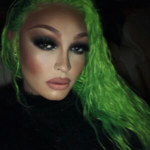 Tatianna Instagram - So much fun last night at @numberninedc hosting the viewing party for @rupaulsdragrace 💚💚💚 Custom lace front by the amazing @stevenaustinhairartist